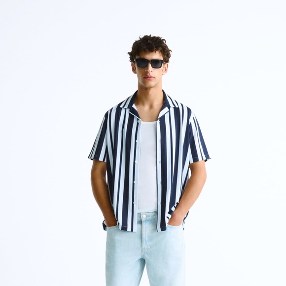 Zara Abstract Print Stretch Short Sleeve Shirt (size small) - Picture 1 of 4